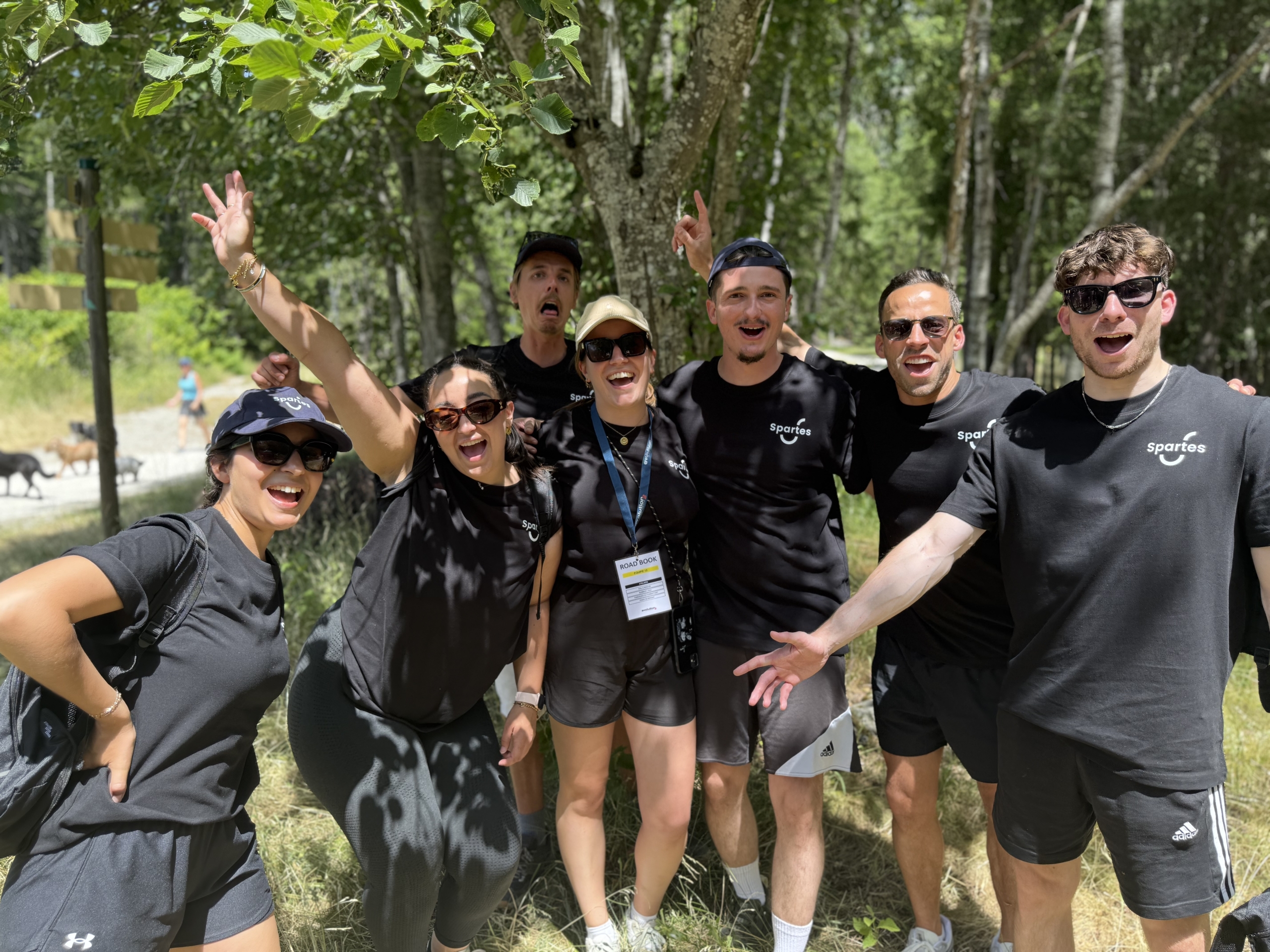 Team building en extérieur en Île-de-France avec une équipe d'entreprise lors d'un événement organisé par Vogue Agence
