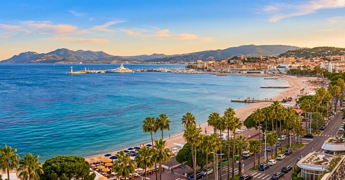 La Croisette à Cannes en bord de Méditerranée, adresse iconique pour galas et événements de prestige