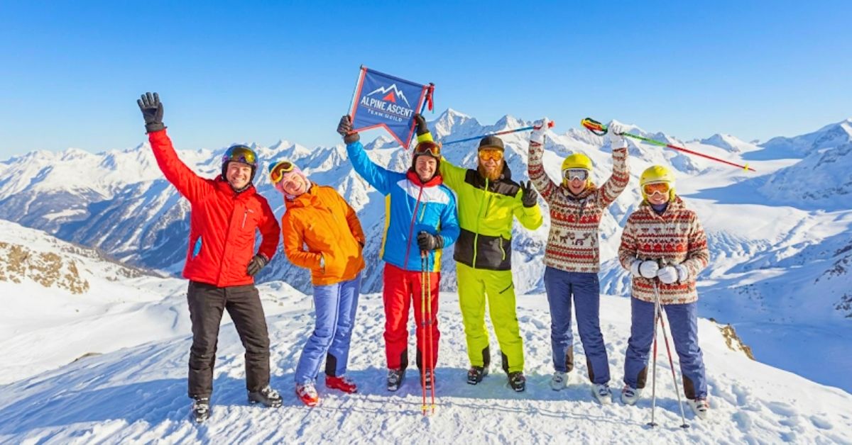 Team building en extérieur sur la neige avec une équipe d'entreprise lors d'un séminaire au ski organisé par Vogue Agence