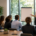 Séminaire d’entreprise avec présentation devant un groupe de collaborateurs