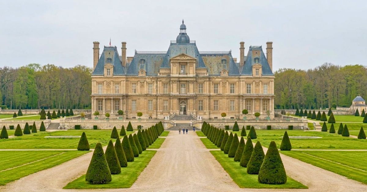 Un château en Île-de-France, lieu de séminaire résidentiel d'entreprise organisé par une agence événementielle