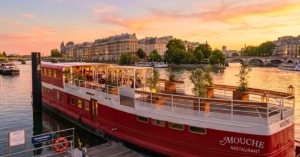 Une péniche sur la Seine à Paris, lieu atypique de séminaire et de soirée d'entreprise