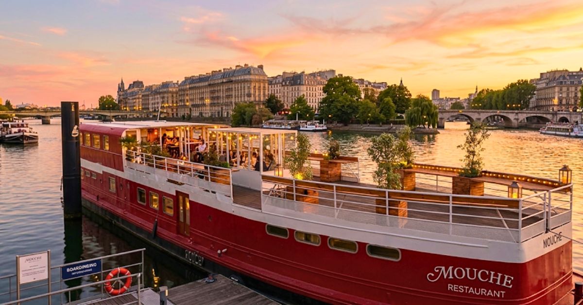 Une péniche sur la Seine à Paris, lieu atypique de séminaire et de soirée d'entreprise