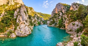 Les Gorges du Verdon dans le Var, décor d'aventure et de team building outdoor pour une équipe d'entreprise